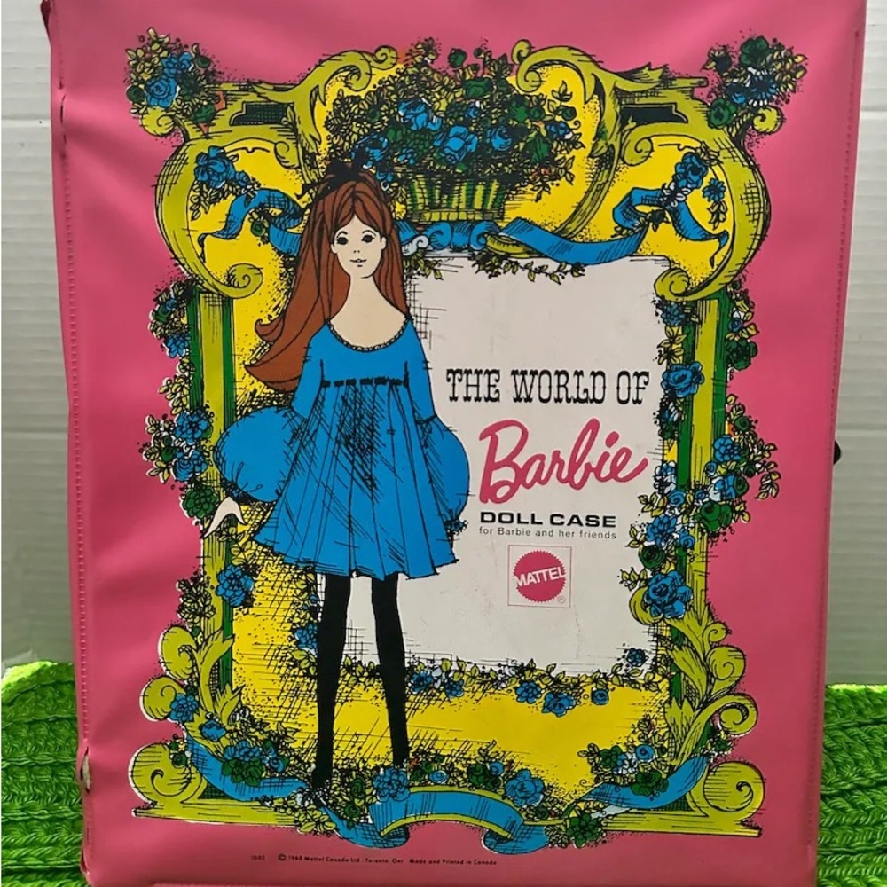 Vintage 1968 pink Barbie case, retro Barbie accessories
